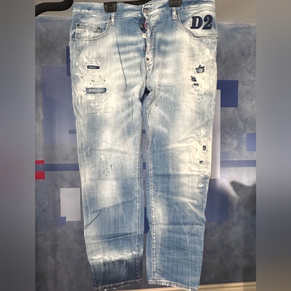 🇨🇦 NWOT DSQUARED2 🇨🇦 Skater Jeans - Fits waist 42”